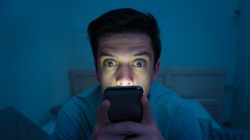 Obiceiurile nocive legate de telefoane provoacă stres, anxietate și depresie. Cum poate telefonul să ucidă creierul