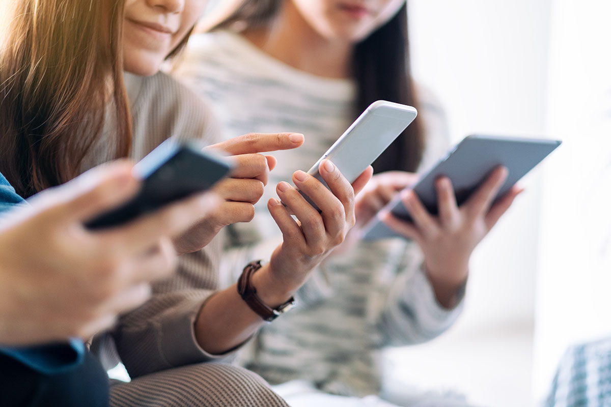 Cum scăpăm de dependența de telefon? Cercetătorii îți propun fastingul digital de dopamină