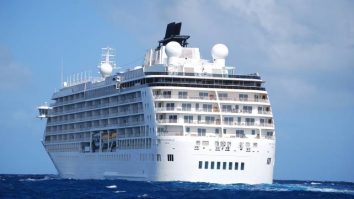 Cum e viața pe vasul superbogaților lumii, „The World”? Ai nevoie doar de o invitație și o avere minimă de 10 milioane de dolari