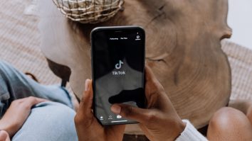 STUDIU. Britanicii spun că algoritmul de pe TikTok promovează misoginimsul