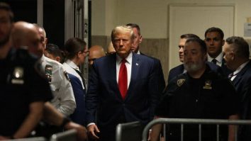 Donald Trump nu va fi iertat. El devine primul președinte din istoria SUA care va fi judecat într-un proces penal