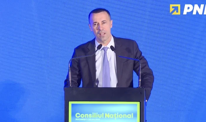 Iulian Dumitrescu a demisionat din toate funcțiile din partid