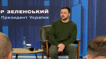 La începutul celui de-al treilea an de război, Zelenski vorbește deschis despre situația de pe front