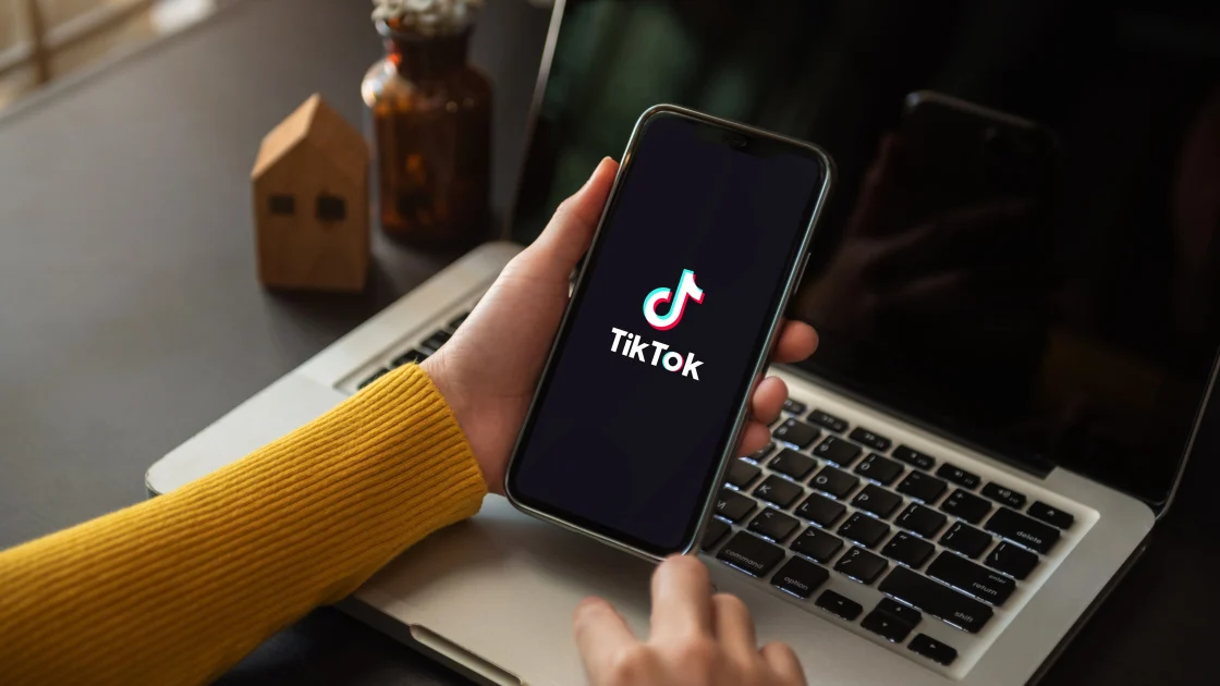 TikTok vrea să scape de interdicții în SUA. Ce văd americanii la TV despre platformă
