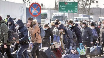 Peste 400.000 de ucraineni strămutaţi din cauza războiului trăiesc la Kiev