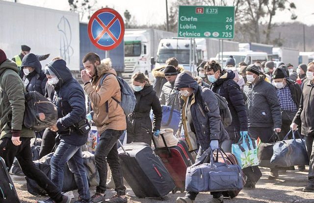 Peste 400.000 de ucraineni strămutaţi din cauza războiului trăiesc la Kiev