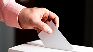 Studiu: Elevii români vor să iasă la vot. Expert în educație: „Tinerii trebuie să înțeleagă nu doar cu cine votează, ci de ce votează”