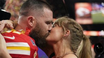 FOTO. Taylor Swift și Travis Kelce au fost surprinși în ipostaze romantice pe o insulă din Bahamas. Harbour Island, preferata vedetelor de peste oceane