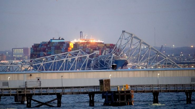 Prăbușirea podului din Baltimore: Scafandrii au găsit două cadavre în camionul scufundat
