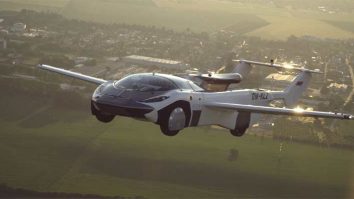 O companie din China vrea să producă o maşină zburătoare cu ajutorul unei tehnologii europene