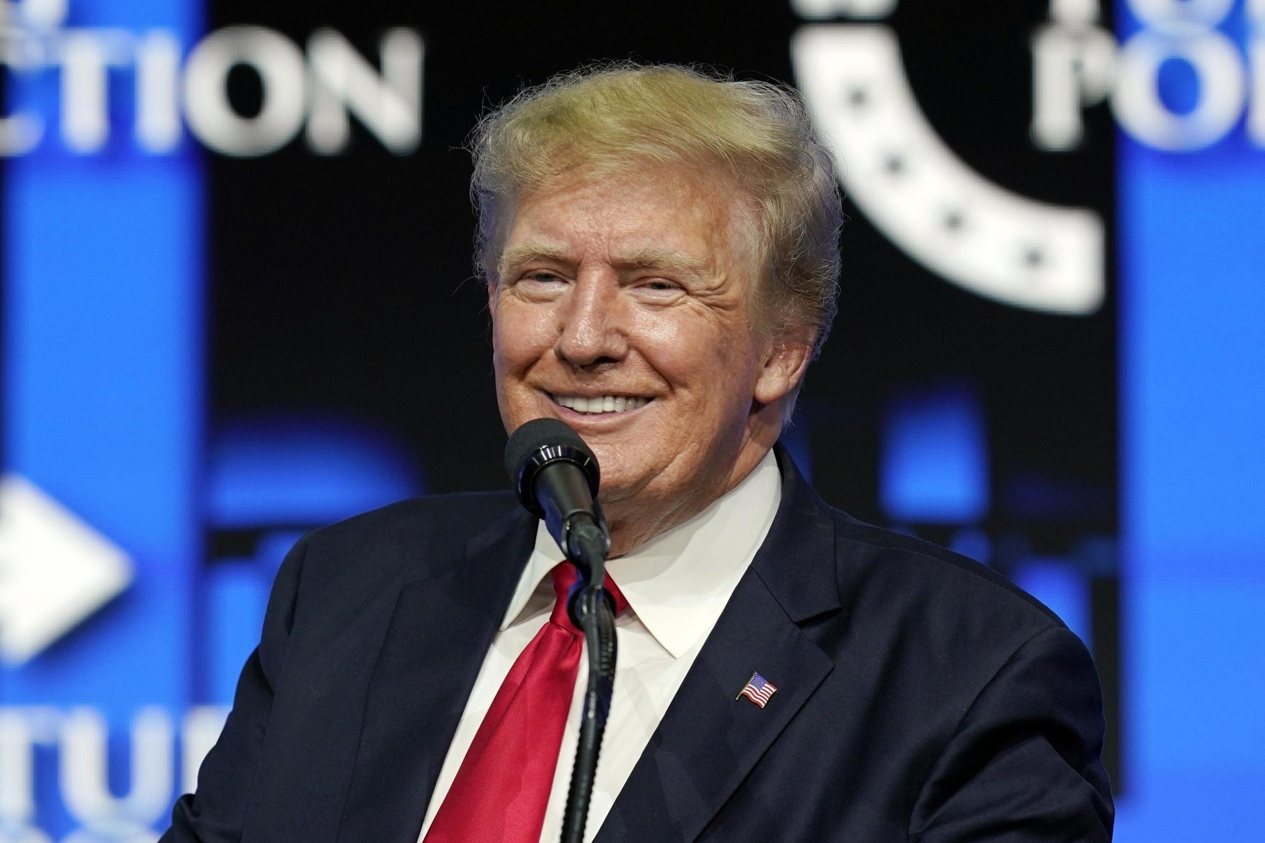 Compania lui Trump începe să se tranzacționeze pe Nasdaq cu o valoare de piață de aproape 6,8 miliarde de dolari