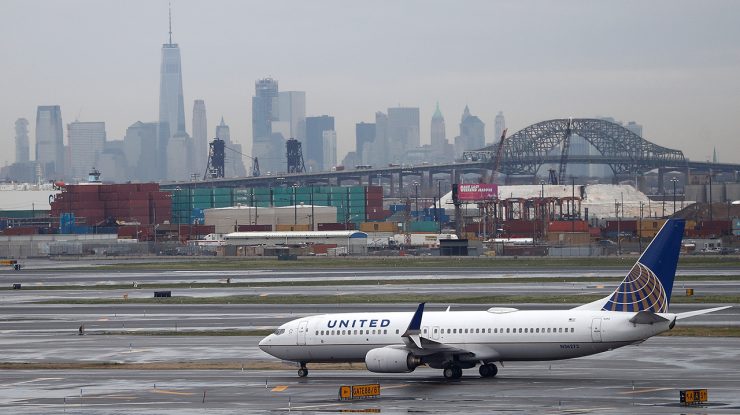 Un avion Boeing a aterizat pe un aeroport din Oregon fără un panou extern
