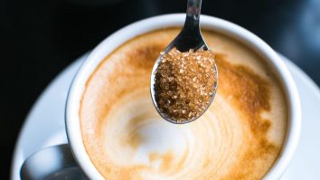 Zahărul, cauza multor probleme de sănătate. Cât de periculoasă este cafeaua îndulcită