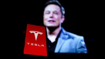 Bernstein: Acțiunile Tesla vor mai scădea cu 33% pentru că sunt încă scumpe și nu au catalizatori de creștere