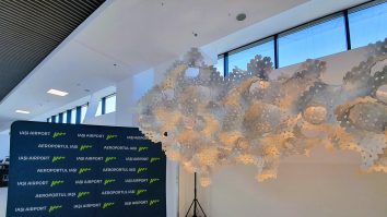 Vernisajul expoziției „The nature of things” are loc în terminalul T4 al Aeroportului Iași. Vlad Țenu: „Este un pas înainte pentru viitor”