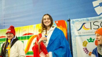 Simona Chiru ia aurul la Campionatul European de Înot în Ape Înghețate. „Pulsul crește extrem de repede și e destul de greu să îți controlezi stările”