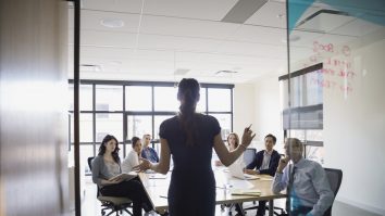 Doar 6 din top 100 cele mai mari companii din România au la conducere femei. Răzvan Botea: „Marile companii au încă o mentalitate conservatoare”