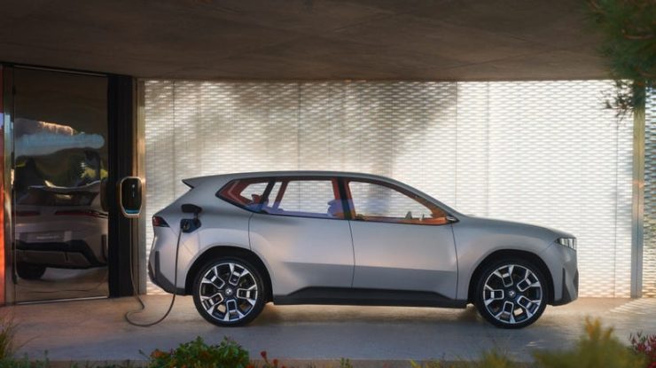 FOTO. BMW a prezentat imagini cu noul său SUV electric, gata să rivalizeze cu Tesla. Ce caracteristici are mașina