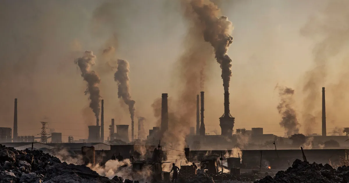 Industria de marketing contribuie la criza climatică și influențează legislația, arată o analiză InfoClima. Companiile petroliere investesc miliarde de dolari în imagine