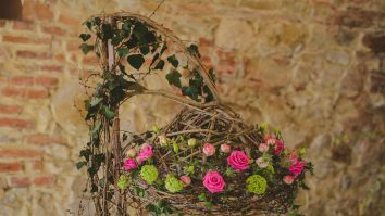 Andreea Ștor a creat florile care luminează. Ce semnifică Alive Flowers