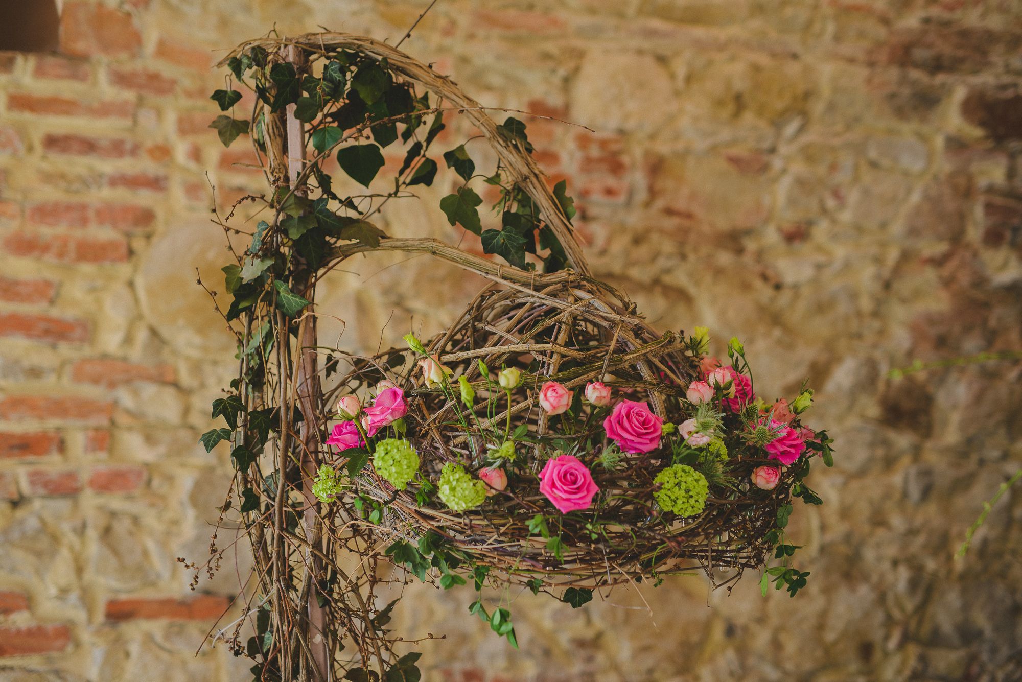 Andreea Ștor a creat florile care luminează. Ce semnifică Alive Flowers