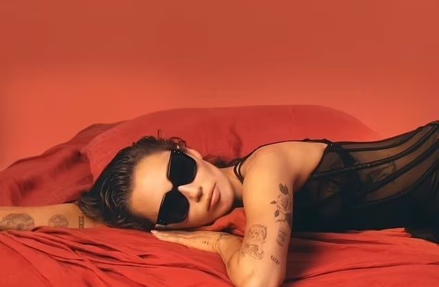Miley Cyrus este noua imagine Dolce & Gabbana într-o campanie cu tema „dimineața de după”