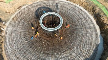 Gautam Adani construiește cel mai mare parc fotovoltaic și eolian din lume. Este de cinci ori mai mare decât Parisul