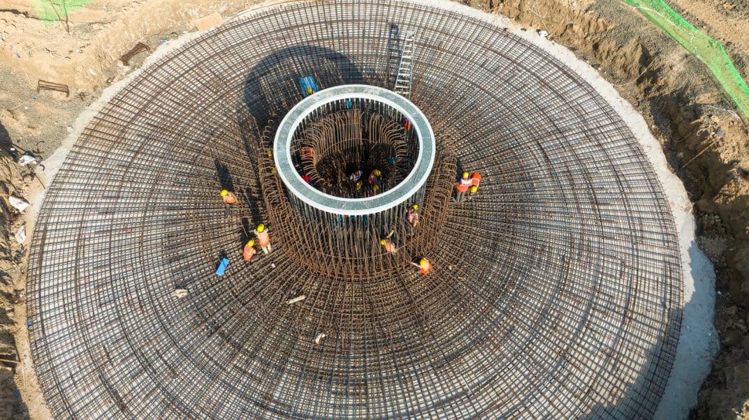 Gautam Adani construiește cel mai mare parc fotovoltaic și eolian din lume. Este de cinci ori mai mare decât Parisul