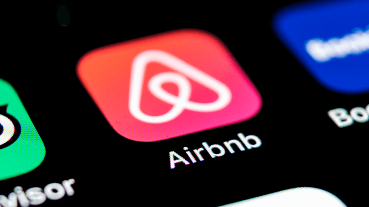 Airbnb interzice camerele de supraveghere în interior. Decizia se aplică la nivel global
