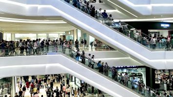 Care este motivul pentru care se schimbă comportamentul de consum al românilor? Adrian Mitroi: „Oamenii își pun întrebarea logică: dacă mâine va fi mai scump?”