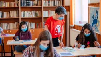 „Salvați Copiii” lansează „Vrem educație pentru sănătate în școli”. George Roman: „România are 20.000 de mame minore”