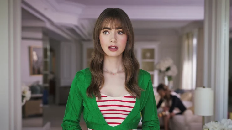 Lily Collins te invită la filmări. Fanii „Emily în Paris” au șansa de a descoperi detalii din spatele serialului