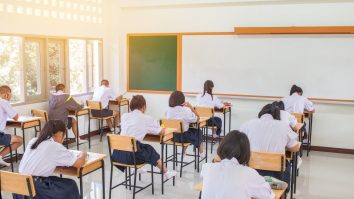 România Educată vrea reintroducerea tezelor semestriale. Profesor: „Trebuie să se țină cont de tradițiile sistemului educațional și de perioadele de lucru intens”