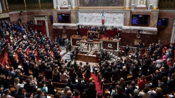 Franța adoptă un proiect pentru indemnizarea celor condamnați în trecut pentru homosexualitate. Ce prevede legea