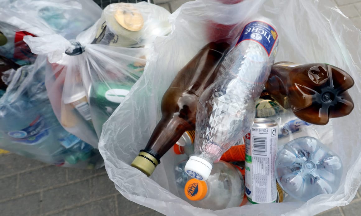 UE vrea să interzică plasticul de unică folosință pentru ambalaje. Alex Găvan: „Era un pas necesar” 