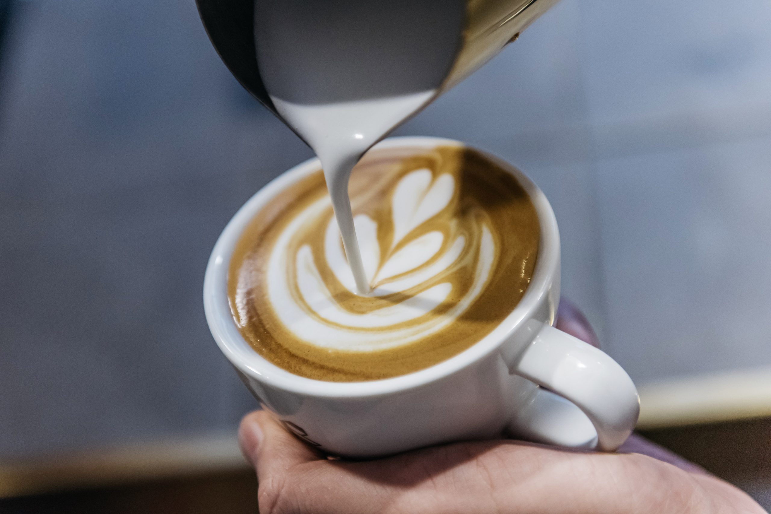 Tu cum bei cafeaua? Manager: „Trebuie să o alegem pe cea de specialitate și să ne asigurăm că putem să o măcinăm”