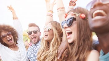 Care este secretul fericirii? Cercetătorii îndeamnă oamenii să fie sociabili și extrovertiți