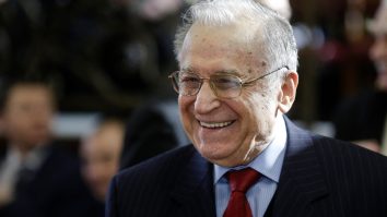 Ion Iliescu a împlinit 94 de ani în acest weekend. „Știu că internetul e plin de meme-uri cu mine, că trăiesc mult, dar glumele bune chiar le gust”