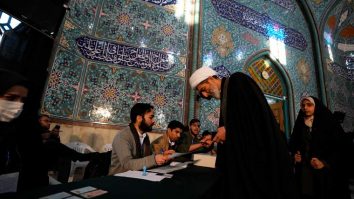 Alegeri în Iran. Voturile au fost numărate, în timp ce rapoartele sugerează o prezență scăzută la vot