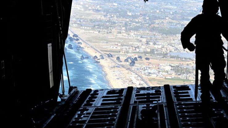 SUA trimit primul „airdrop” cu alimente în Gaza. Ce spune Casa Albă