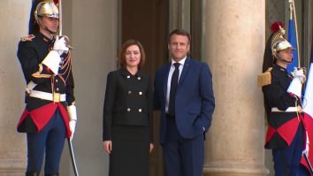 Franța și Moldova au semnat acorduri bilaterale de apărare, pe fondul amenințărilor Rusiei. Maia Sandu: „Dacă agresorul nu este oprit, războiul va fi mai aproape de noi, de tine”