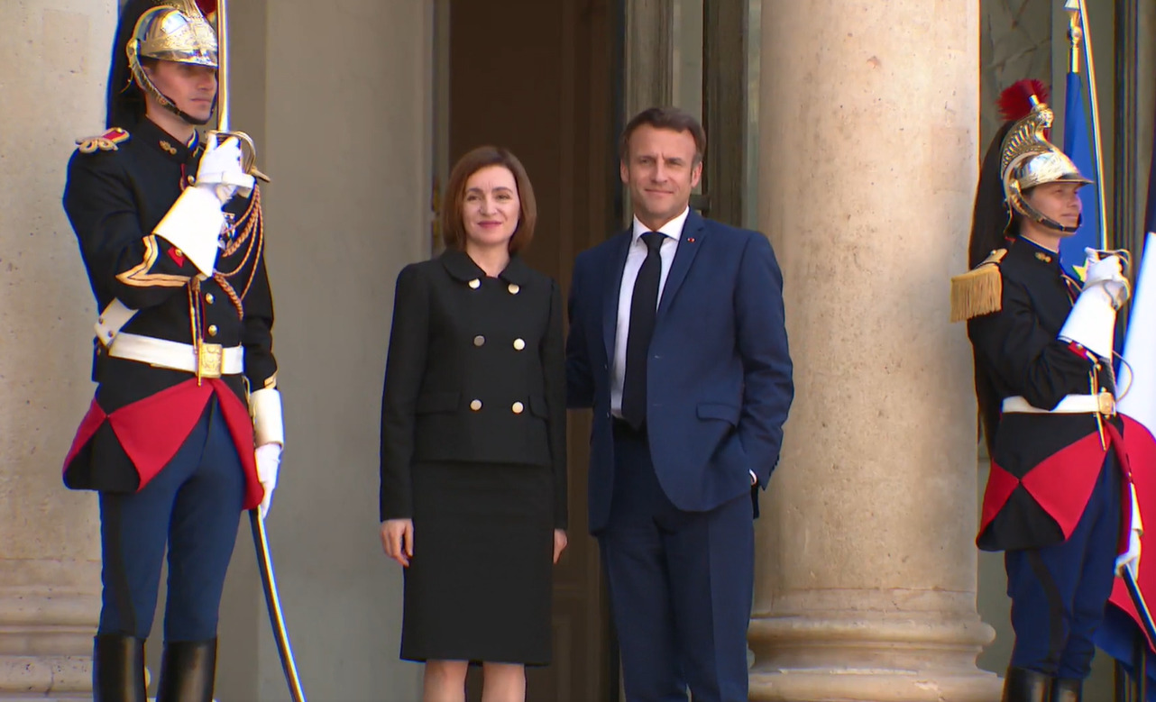 Franța și Moldova au semnat acorduri bilaterale de apărare, pe fondul amenințărilor Rusiei. Maia Sandu: „Dacă agresorul nu este oprit, războiul va fi mai aproape de noi, de tine”