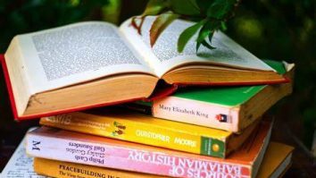 Ziua Mondială a Cărții. Care sunt cele mai bine vândute cinci cărți de pe Amazon în 2024
