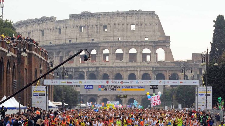 Activiștii „Last Generation” au întrerupt maratonul de la Roma pentru a „trage un semnal de alarmă” asupra schimbărilor climatice