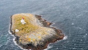 FOTO. Cea mai singură casă din lume se află pe o insulă izolată. Cât costă și cine sunt proprietarii