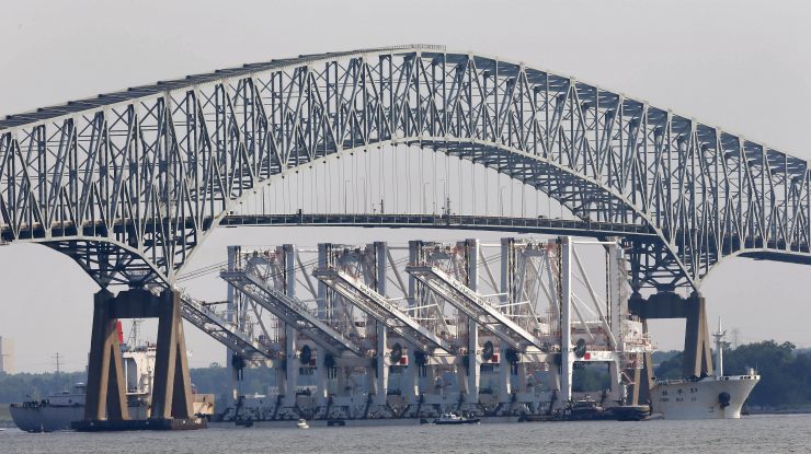 Podul Key din Baltimore s-a prăbuşit după ce a fost lovit de o navă. Video din momentul impactului