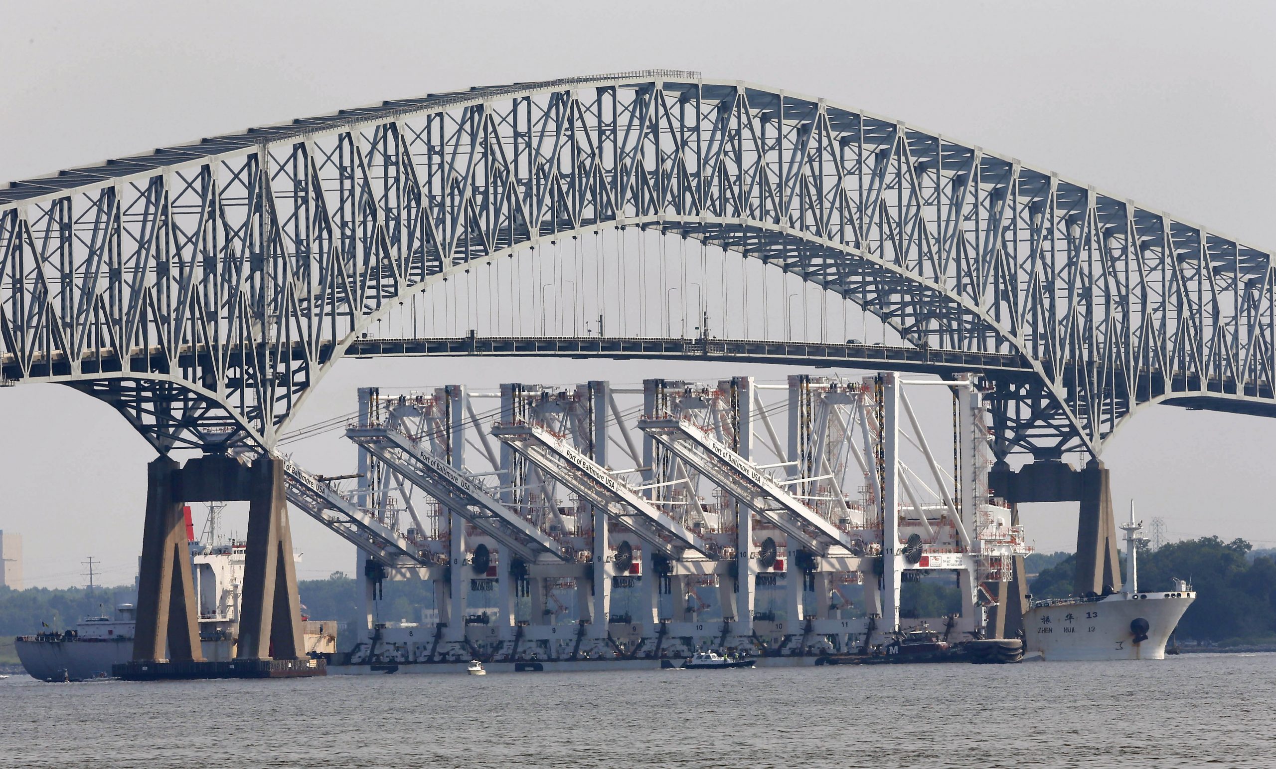 Podul Key din Baltimore s-a prăbuşit după ce a fost lovit de o navă. Video din momentul impactului