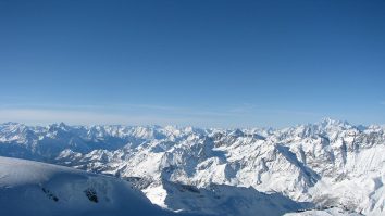 Alpii europeni sunt în pericol. Un studiu care a folosit A.I. face previziuni climatice sumbre până în 2050