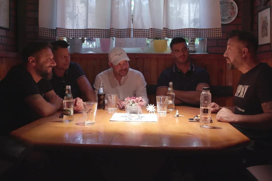 Filmul „Amar” este în cinematografe din 8 martie. Povestea a început când eroul i-a furat Dianei banii în piață