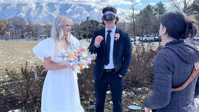 Un mire a purtat căștile Vision Pro la nunta sa.